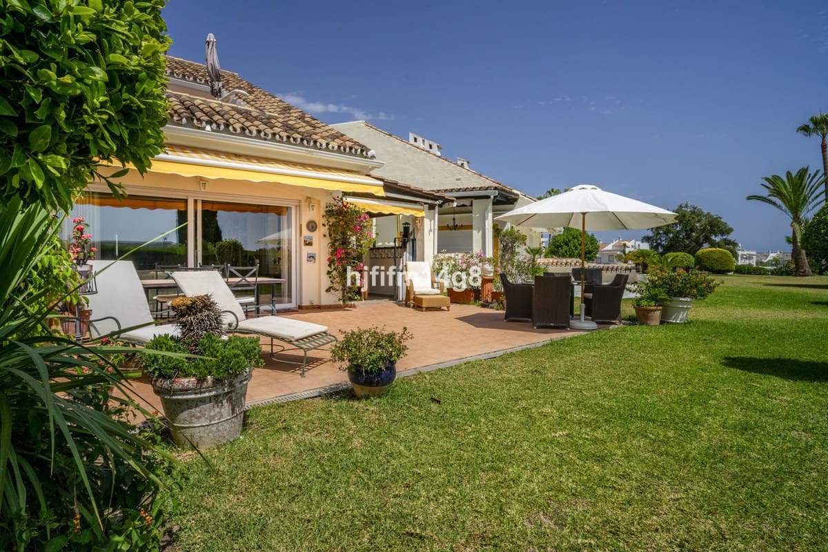 3 slaapkamer Huis te koop in Nueva Andalucia met zwembad - € 995.000 (Ref: 9823422)