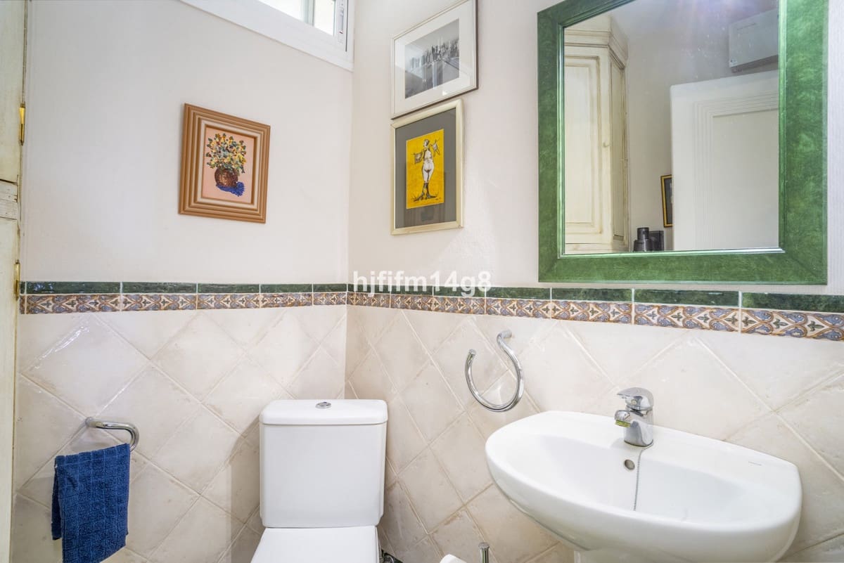 3 slaapkamer Huis te koop in Nueva Andalucia met zwembad - € 995.000 (Ref: 9823422)