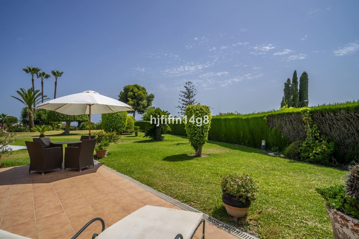 3 slaapkamer Huis te koop in Nueva Andalucia met zwembad - € 995.000 (Ref: 9823422)