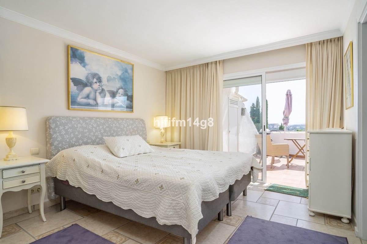 3 slaapkamer Huis te koop in Nueva Andalucia met zwembad - € 995.000 (Ref: 9823422)