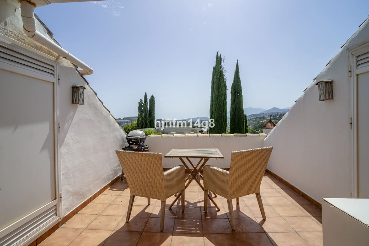 3 slaapkamer Huis te koop in Nueva Andalucia met zwembad - € 995.000 (Ref: 9823422)