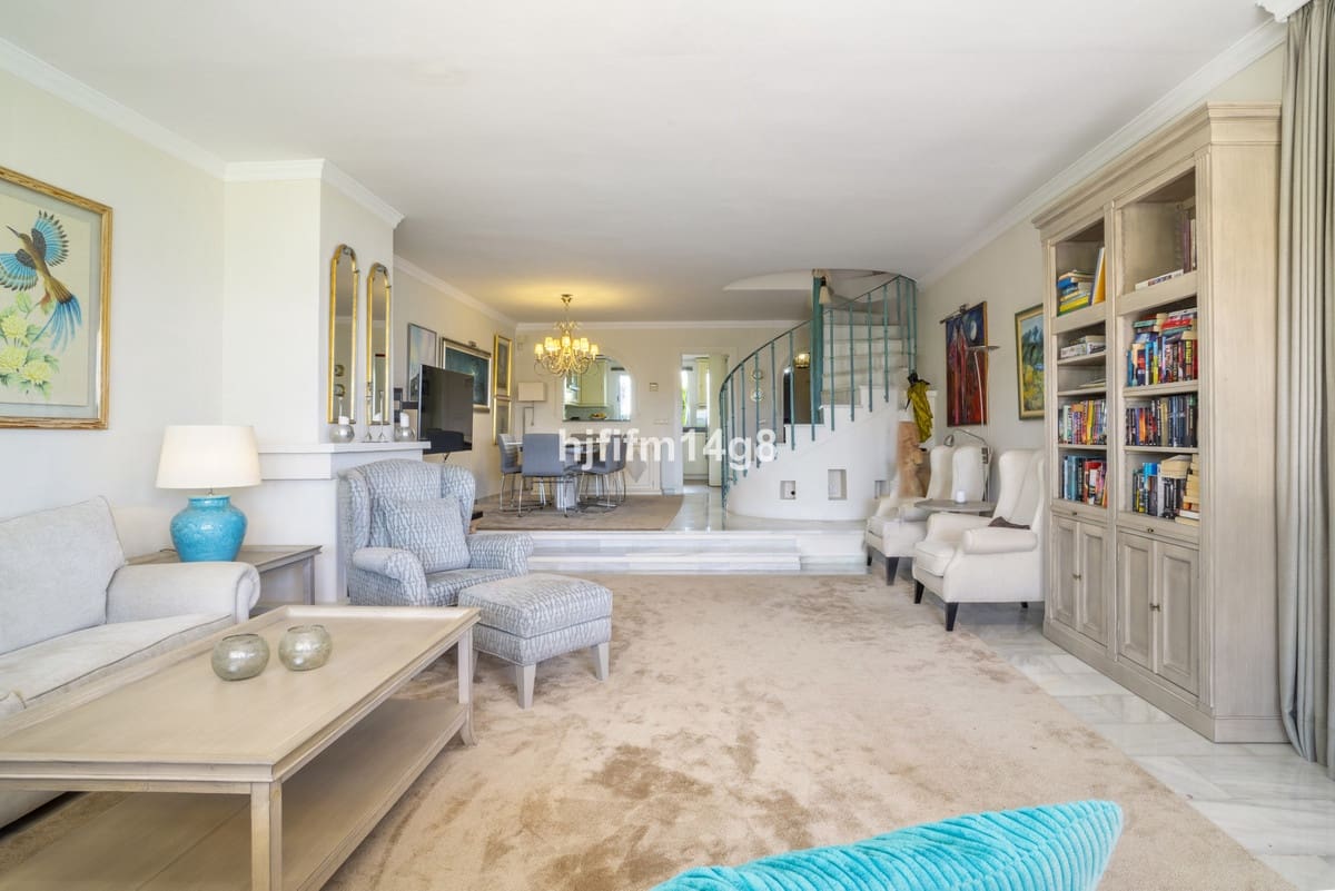 3 slaapkamer Huis te koop in Nueva Andalucia met zwembad - € 995.000 (Ref: 9823422)
