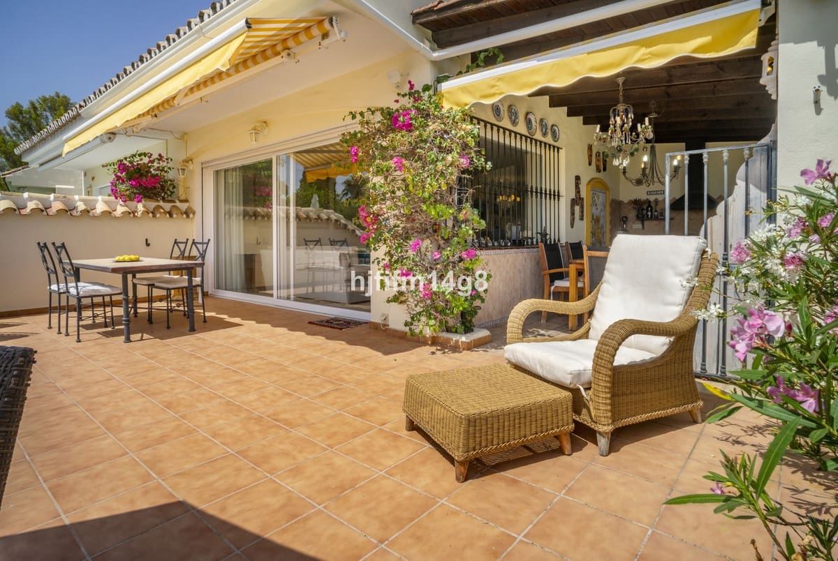 3 slaapkamer Huis te koop in Nueva Andalucia met zwembad - € 995.000 (Ref: 9823422)