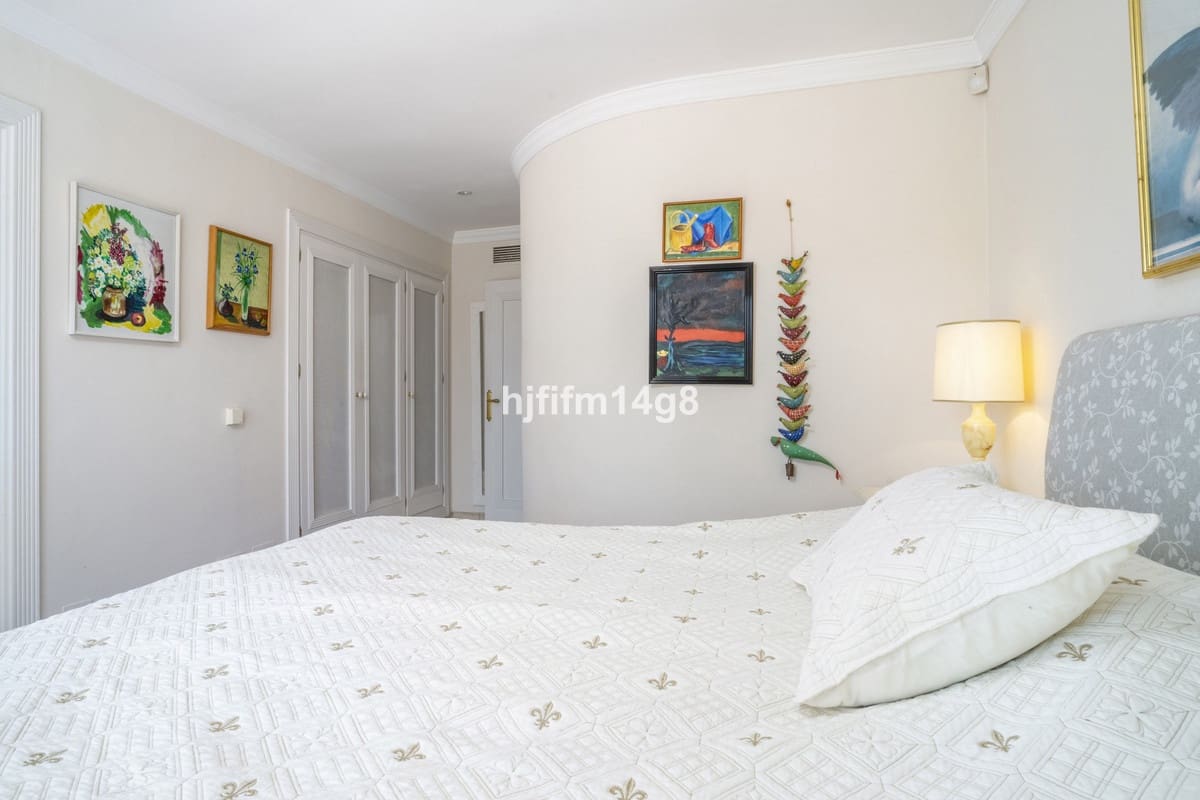 3 slaapkamer Huis te koop in Nueva Andalucia met zwembad - € 995.000 (Ref: 9823422)