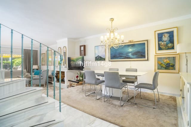 3 chambre Maison de Ville à vendre à La Dama de Noche - La Alzambra, Marbella avec piscine - 995 000 € (Ref: 9823422)