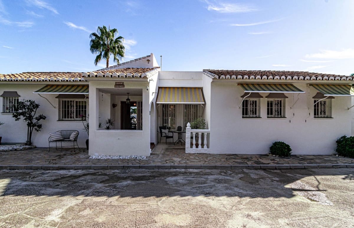 3 chambre Villa/Maison à vendre à Calahonda avec piscine - 675 000 € (Ref: 9823423)