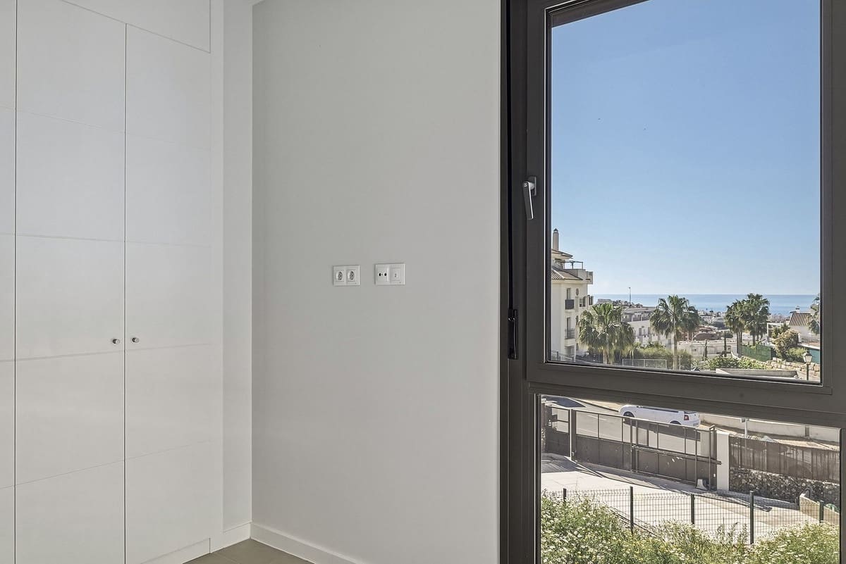 3 soveværelse Semi-Rækkehus til salg i Mijas Costa med swimmingpool - € 649.000 (Ref: 9823426)