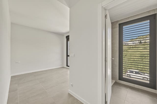 3 soveværelse Semi-Rækkehus til salg i Riviera del Sol, Mijas med swimmingpool - € 649.000 (Ref: 9823426)