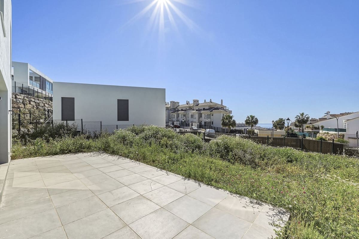 3 soveværelse Semi-Rækkehus til salg i Mijas Costa med swimmingpool - € 649.000 (Ref: 9823426)
