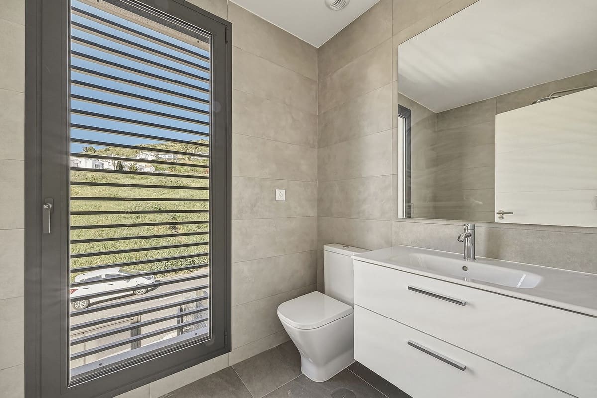 3 soveværelse Semi-Rækkehus til salg i Mijas Costa med swimmingpool - € 649.000 (Ref: 9823426)