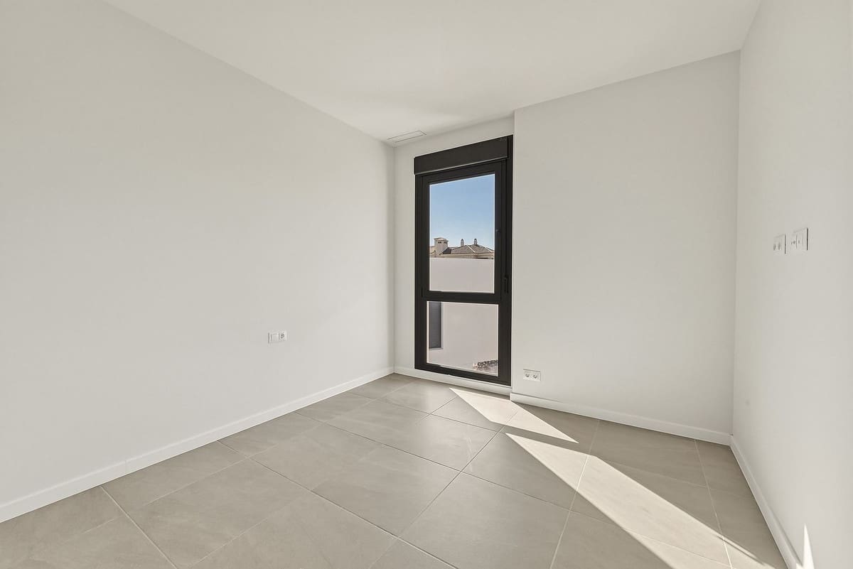 3 soveværelse Semi-Rækkehus til salg i Mijas Costa med swimmingpool - € 649.000 (Ref: 9823426)