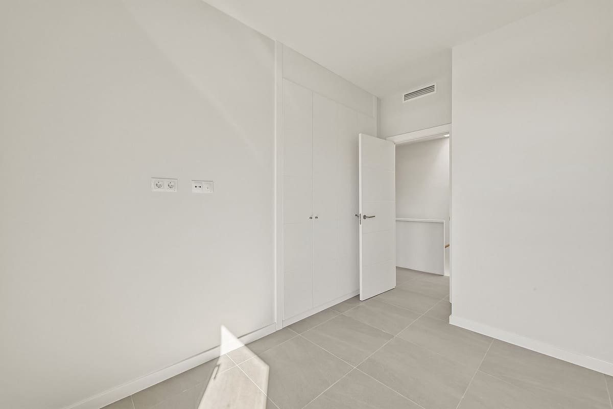 3 soveværelse Semi-Rækkehus til salg i Mijas Costa med swimmingpool - € 649.000 (Ref: 9823426)