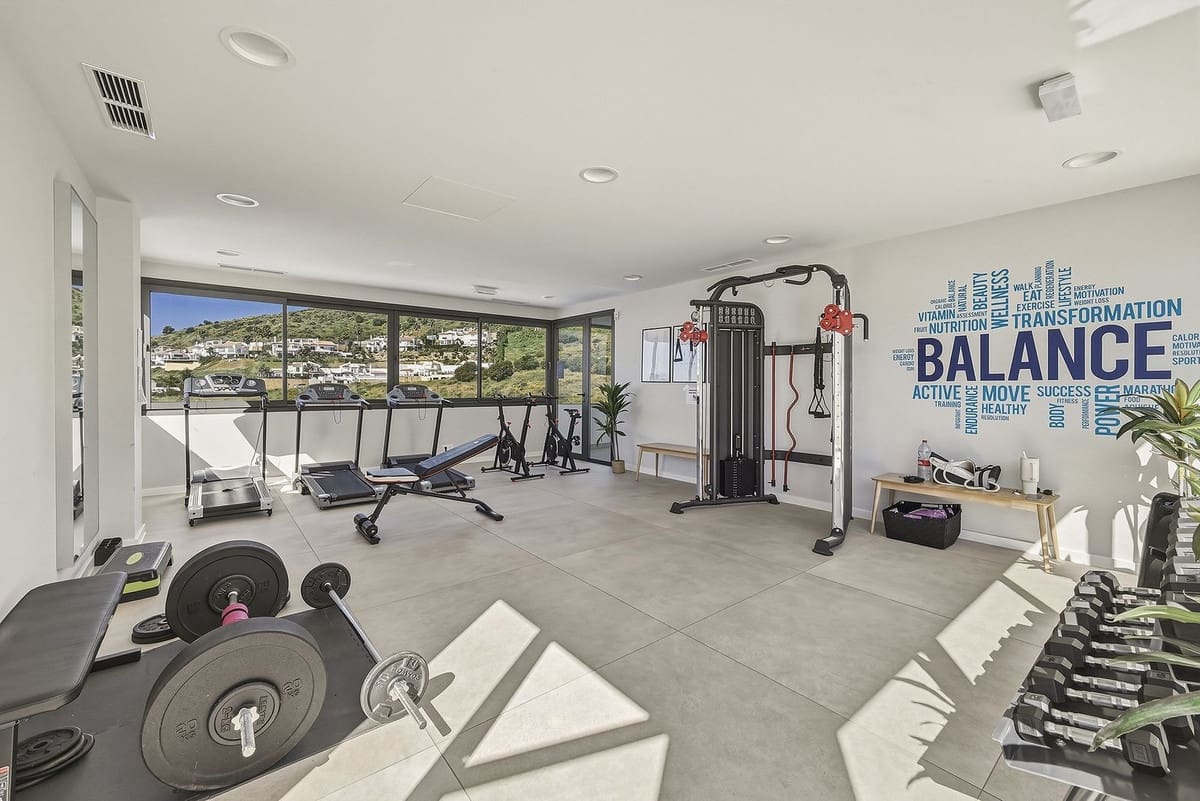 3 soveværelse Semi-Rækkehus til salg i Mijas Costa med swimmingpool - € 649.000 (Ref: 9823426)