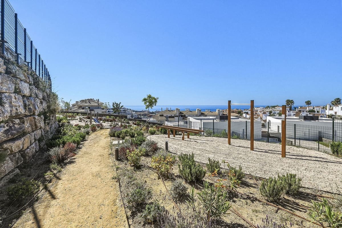 3 soveværelse Semi-Rækkehus til salg i Mijas Costa med swimmingpool - € 649.000 (Ref: 9823426)