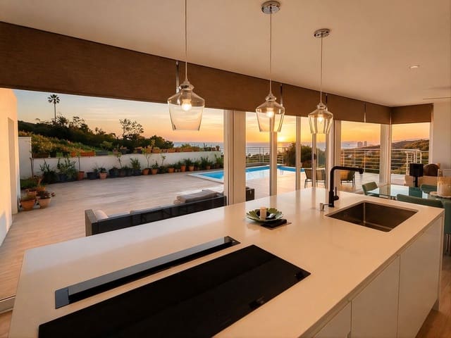3 chambre Villa/Maison à vendre à Manilva Pueblo, Manilva avec piscine garage - 650 000 € (Ref: 9823427)