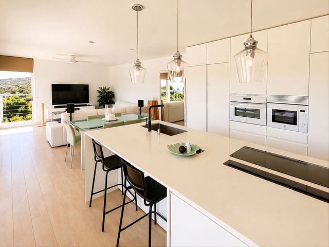 3 chambre Villa/Maison à vendre à Manilva Pueblo, Manilva avec piscine garage - 650 000 € (Ref: 9823427)