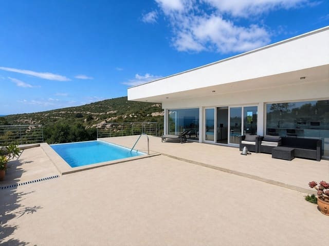 3 chambre Villa/Maison à vendre à Manilva Pueblo, Manilva avec piscine garage - 650 000 € (Ref: 9823427)