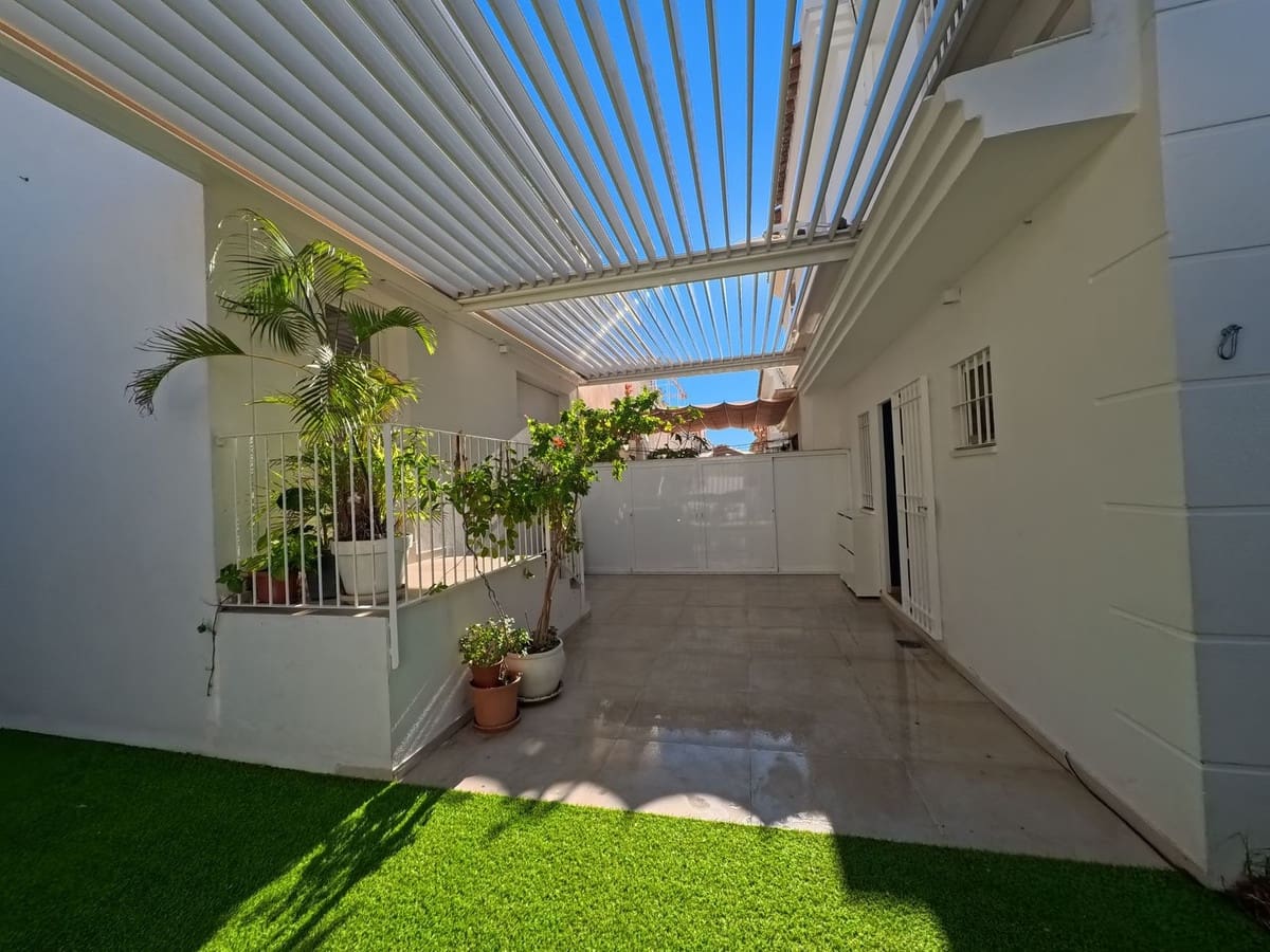 4 soveværelse Byhus til salg i Benalmadena med garage - € 695.000 (Ref: 9823429)