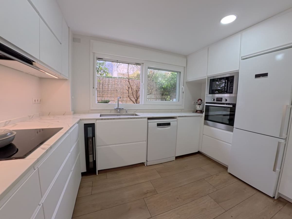 4 soveværelse Byhus til salg i Benalmadena med garage - € 695.000 (Ref: 9823429)