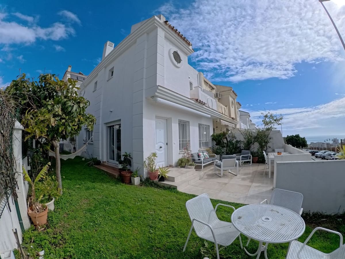 4 soveværelse Byhus til salg i Benalmadena med garage - € 695.000 (Ref: 9823429)