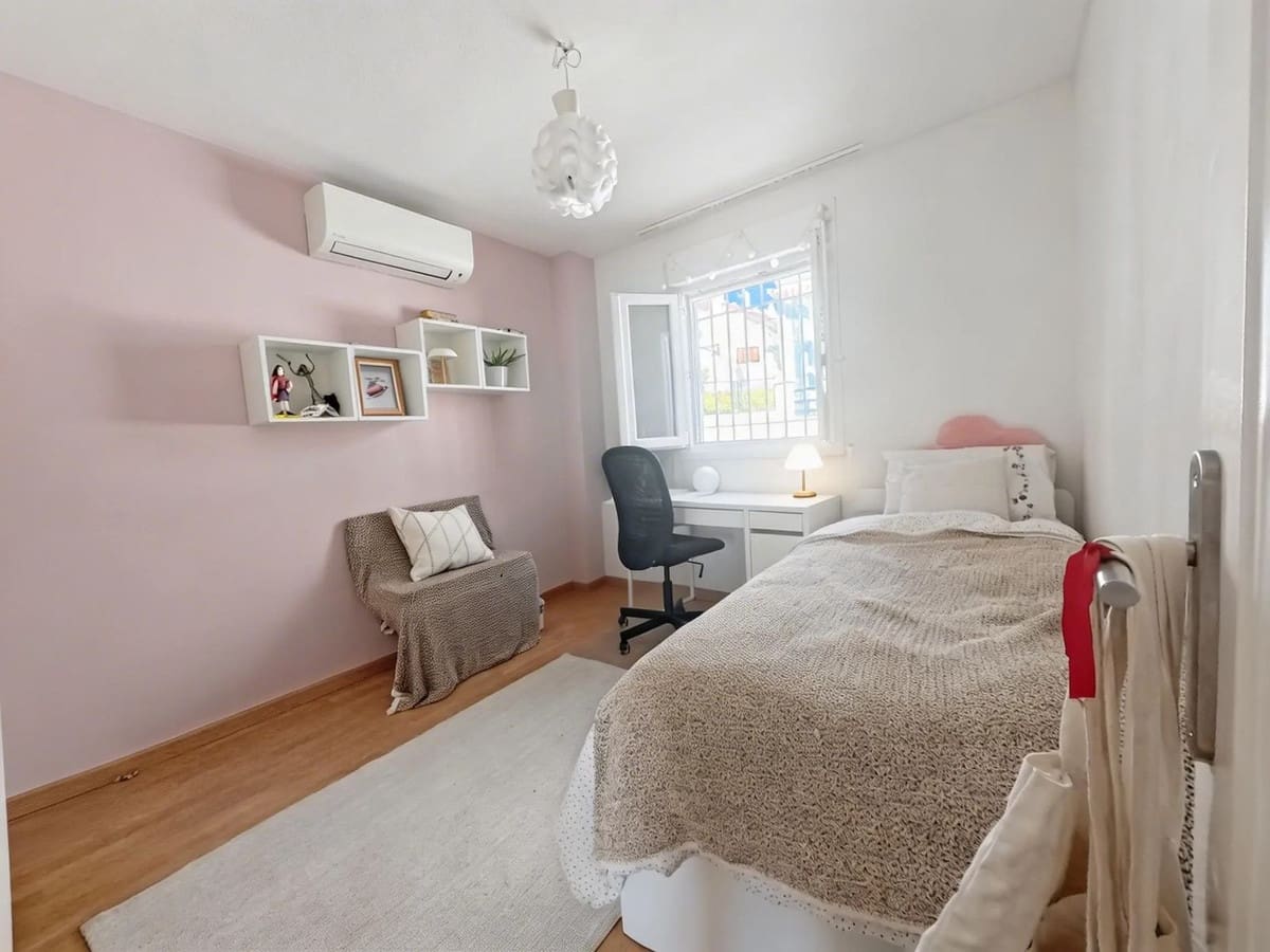 4 soveværelse Byhus til salg i Benalmadena med garage - € 695.000 (Ref: 9823429)