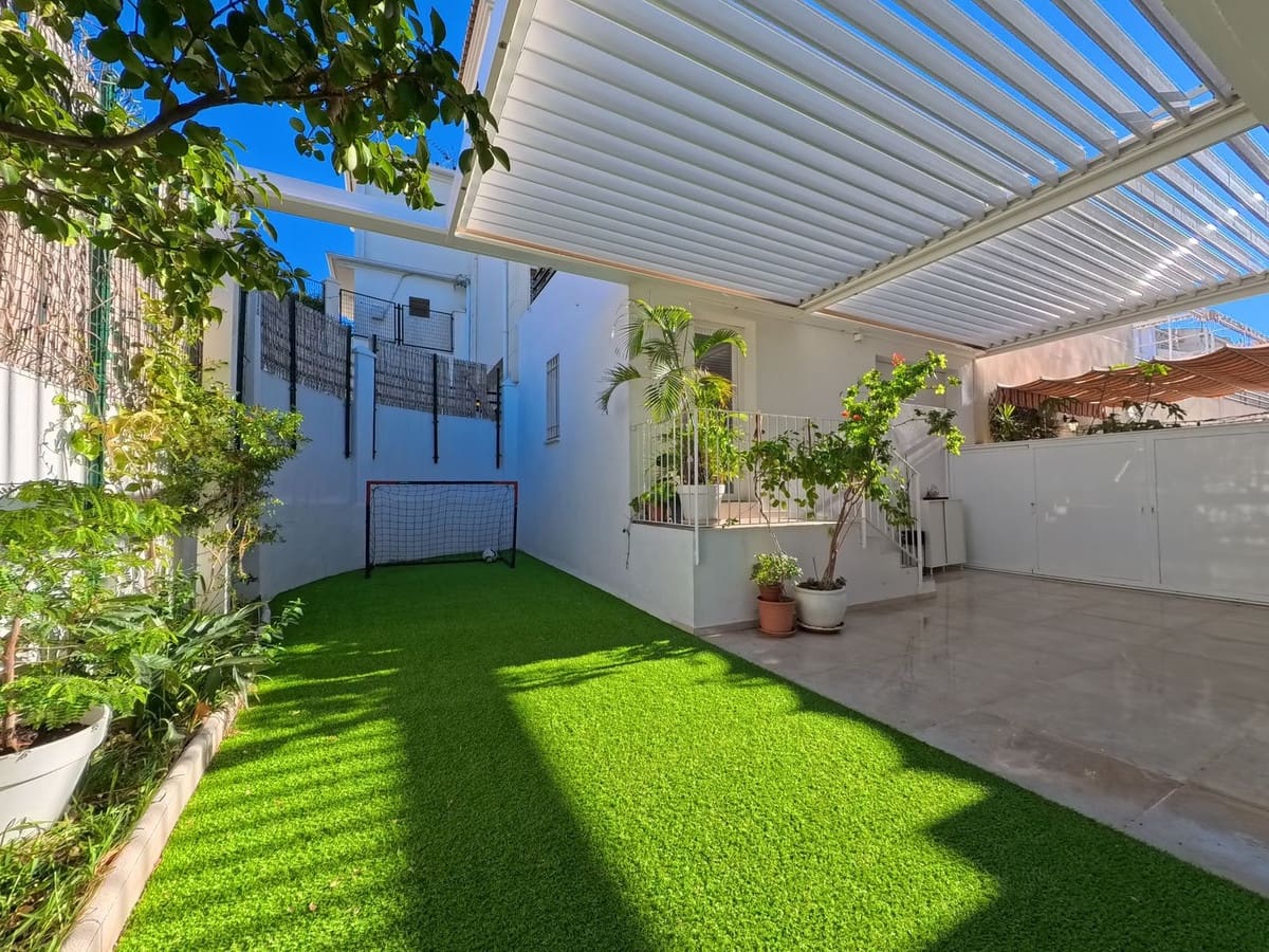 4 soveværelse Byhus til salg i Benalmadena med garage - € 695.000 (Ref: 9823429)