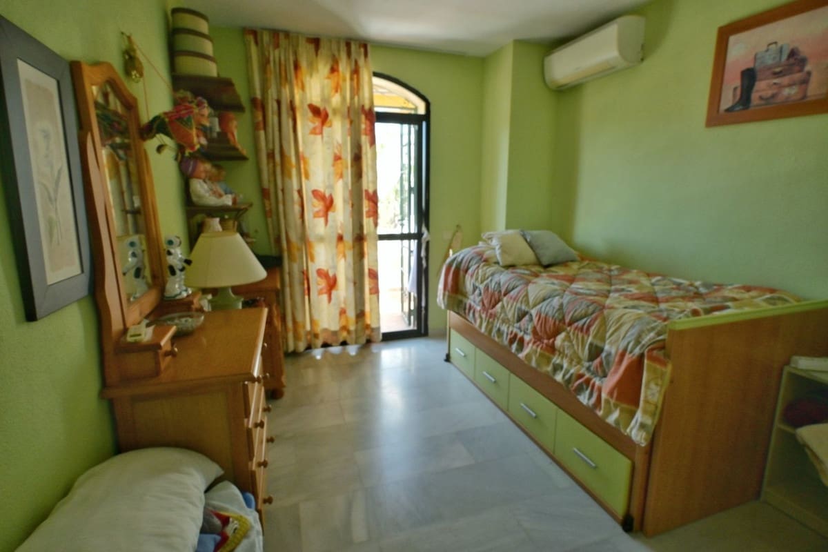 4 slaapkamer Huis te koop in Calahonda met zwembad - € 635.000 (Ref: 9823431)