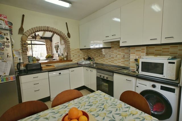 4 Zimmer Haus zu verkaufen in Calahonda, Mijas mit Pool - 635.000 € (Ref: 9823431)