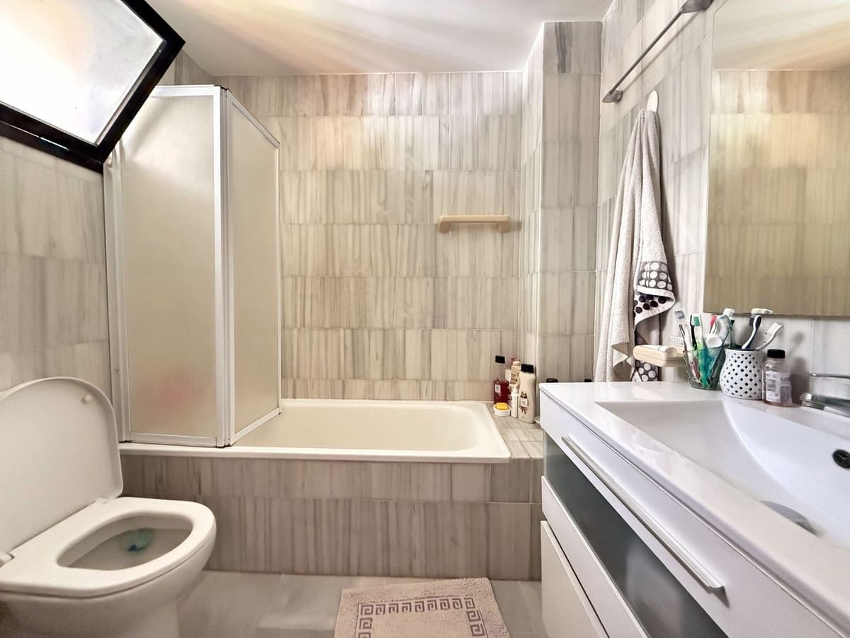 4 slaapkamer Huis te koop in Calahonda met zwembad - € 635.000 (Ref: 9823431)