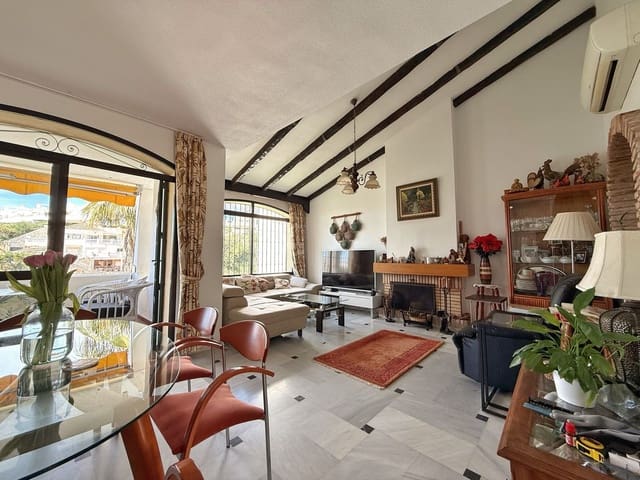 4 Zimmer Haus zu verkaufen in Calahonda, Mijas mit Pool - 635.000 € (Ref: 9823431)