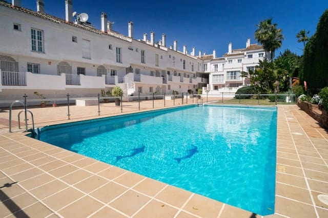 2 quarto Casa em Banda para venda em Puerto Banus, Marbella com piscina garagem - 650 000 € (Ref: 9823432)