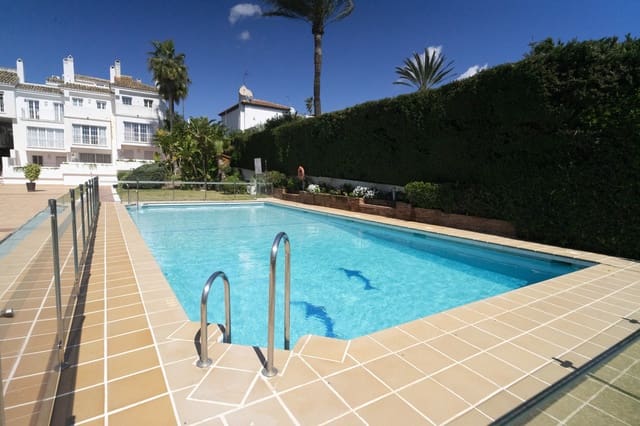 2 quarto Casa em Banda para venda em Puerto Banus, Marbella com piscina garagem - 650 000 € (Ref: 9823432)