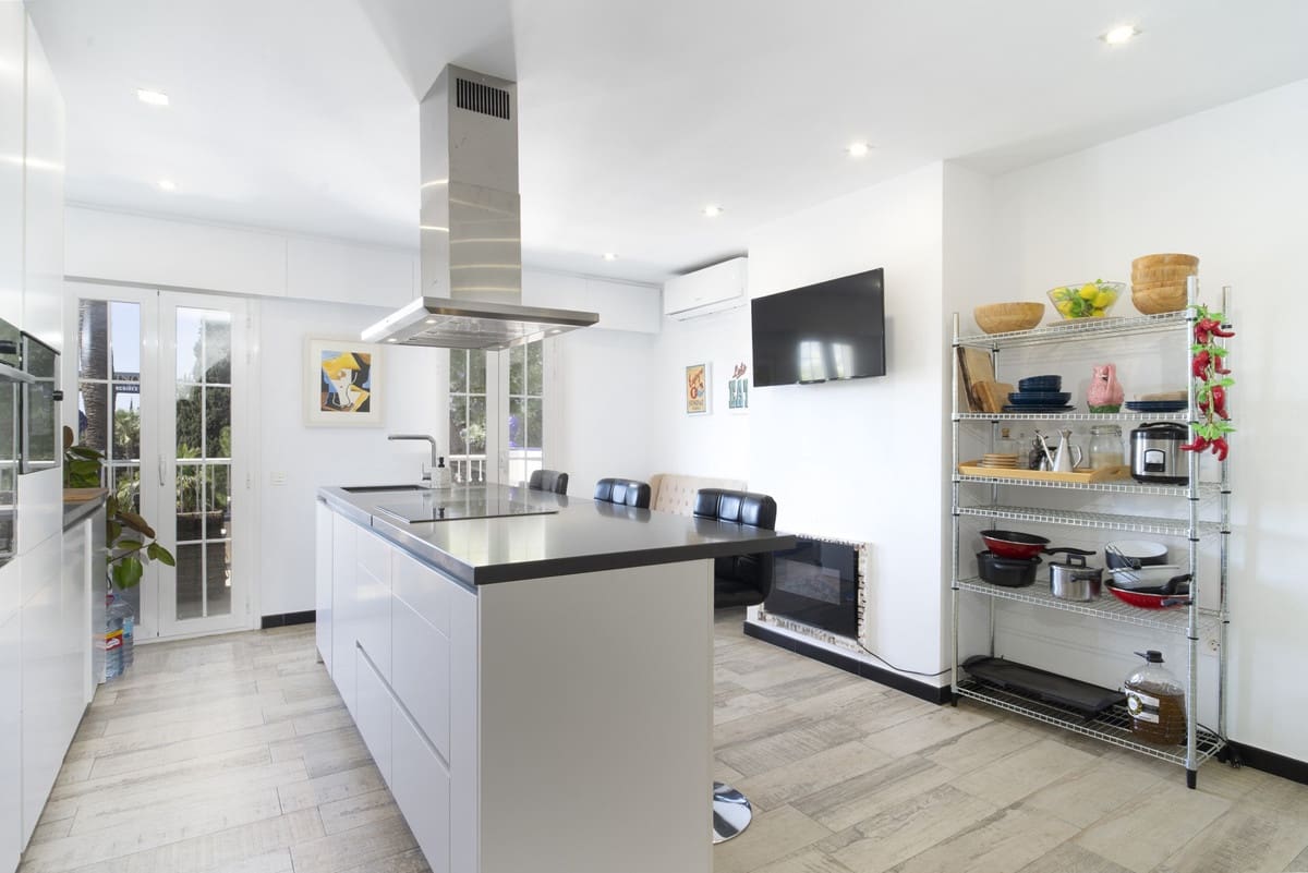 2 Zimmer Haus zu verkaufen in Puerto Banus mit Pool Garage - 650.000 € (Ref: 9823432)