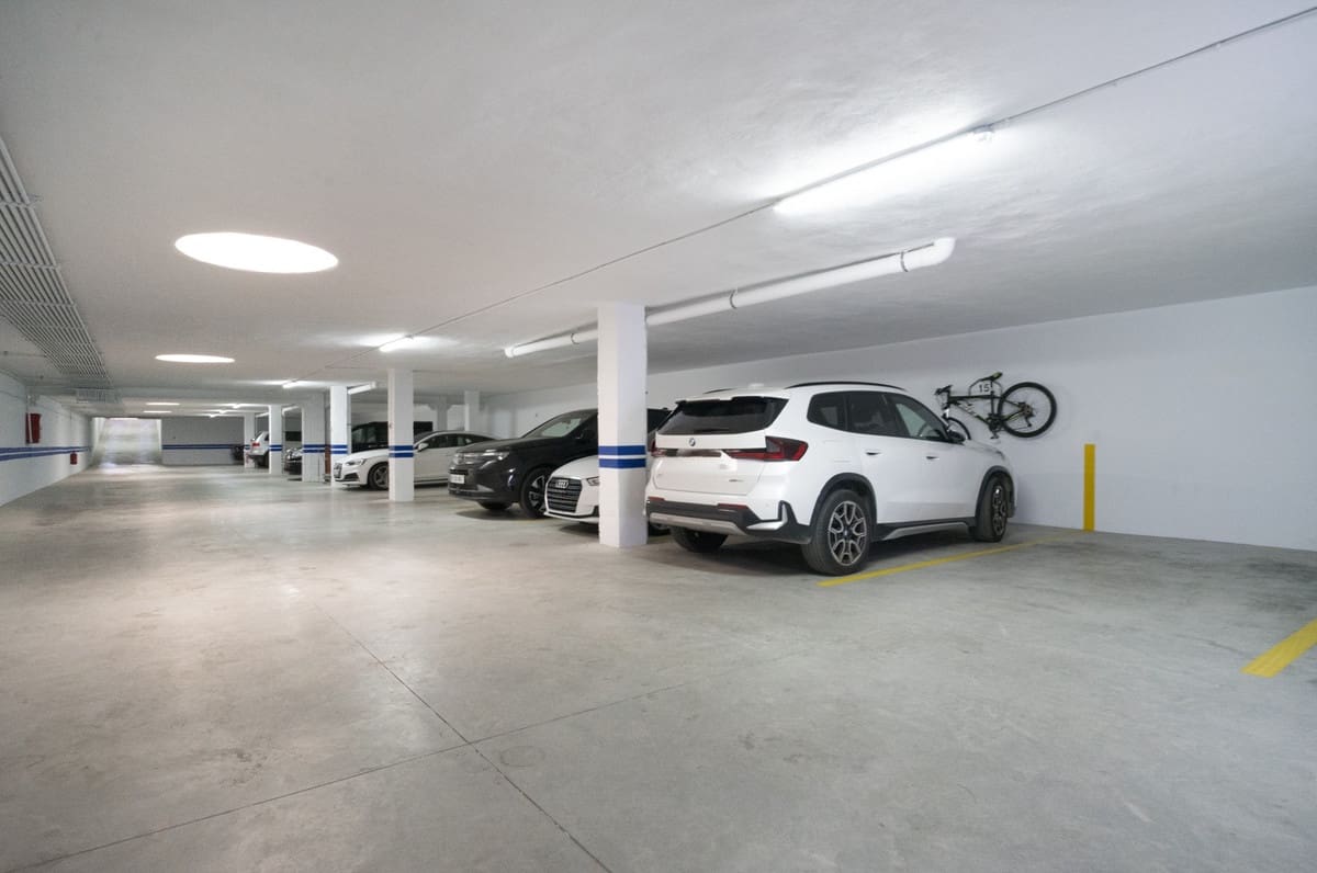 2 Zimmer Haus zu verkaufen in Puerto Banus mit Pool Garage - 650.000 € (Ref: 9823432)