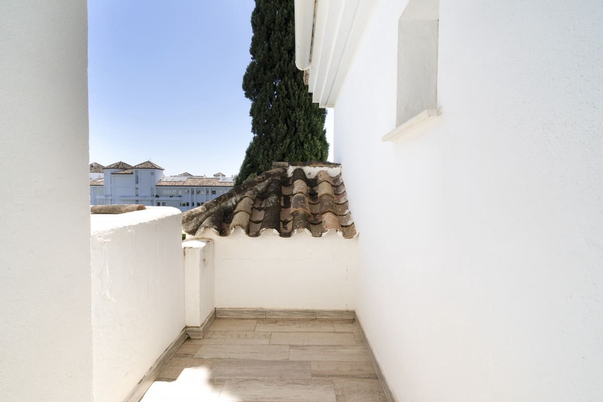 2 Zimmer Haus zu verkaufen in Puerto Banus mit Pool Garage - 650.000 € (Ref: 9823432)