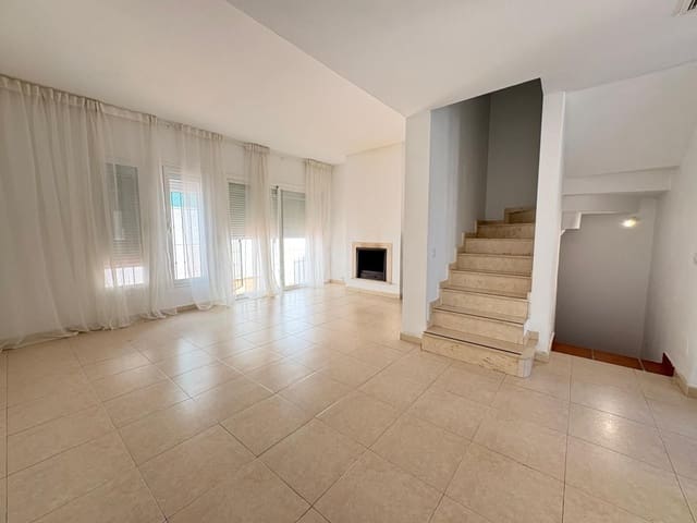 4 Zimmer Haus zu verkaufen in Centro, Estepona mit Garage - 470.000 € (Ref: 9823434)