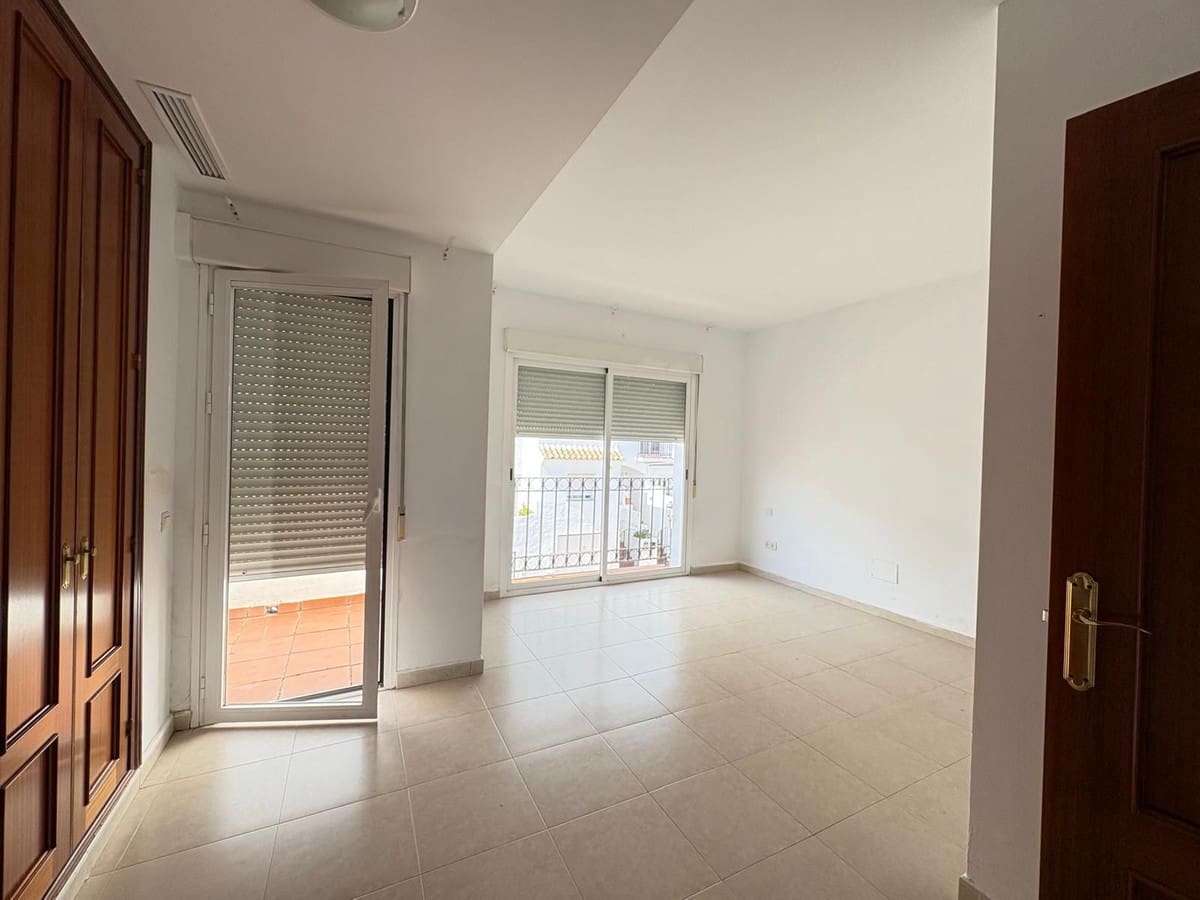 4 Zimmer Haus zu verkaufen in Estepona mit Garage - 470.000 € (Ref: 9823434)