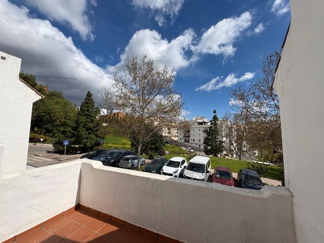 4 Zimmer Haus zu verkaufen in Centro, Estepona mit Garage - 470.000 € (Ref: 9823434)
