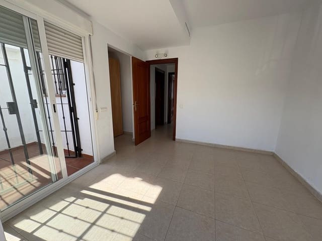 4 Zimmer Haus zu verkaufen in Centro, Estepona mit Garage - 470.000 € (Ref: 9823434)