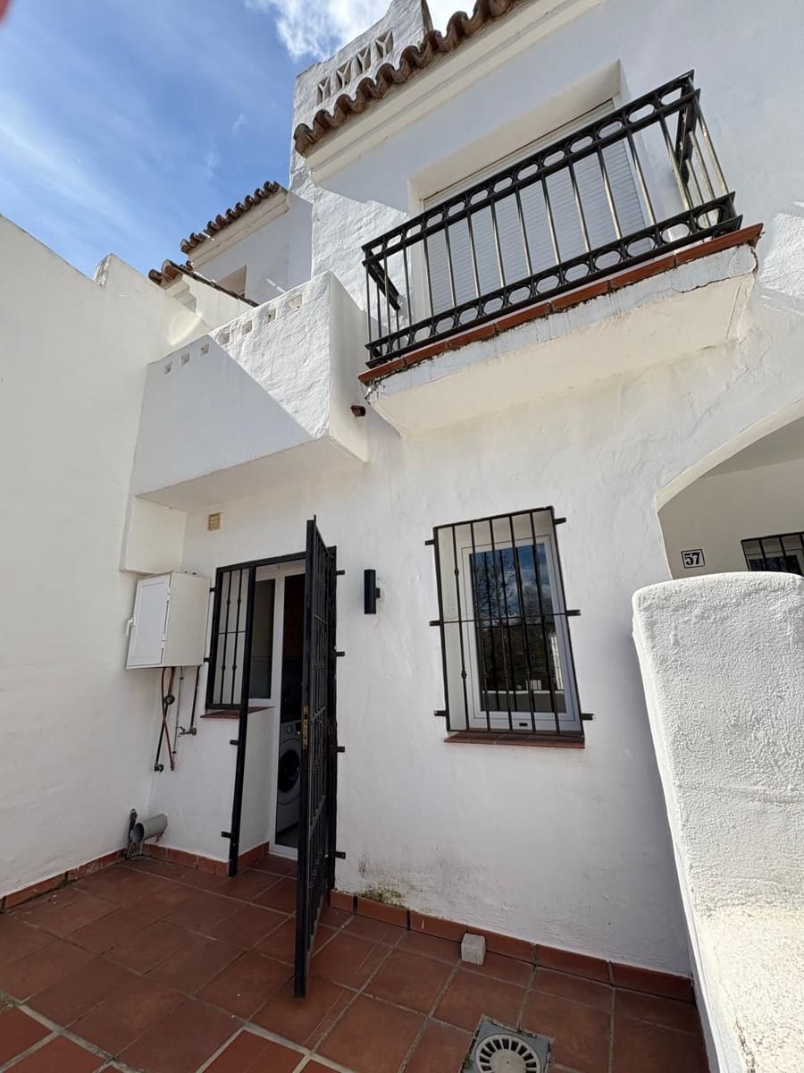 4 Zimmer Haus zu verkaufen in Estepona mit Garage - 470.000 € (Ref: 9823434)