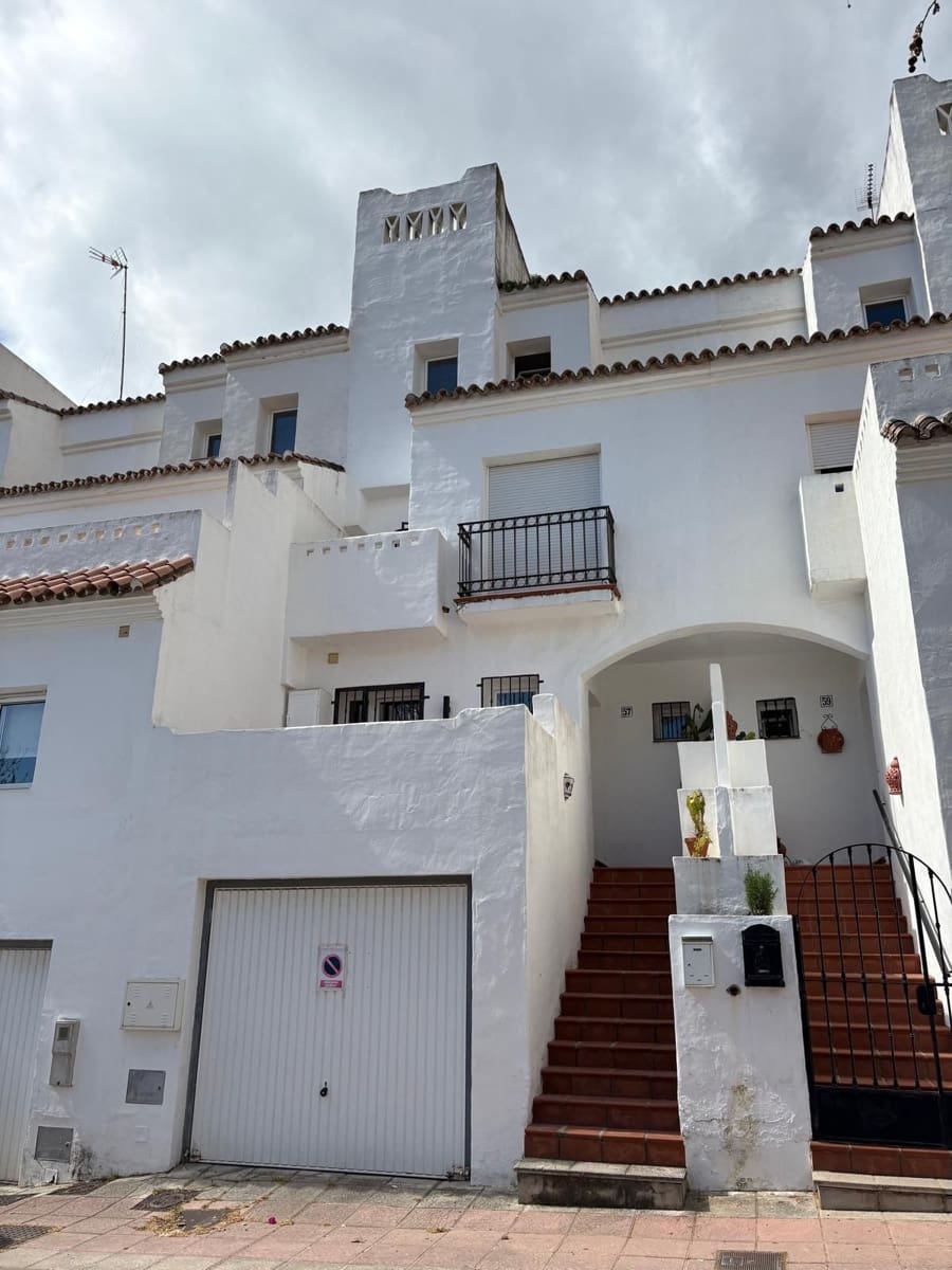 4 Zimmer Haus zu verkaufen in Estepona mit Garage - 470.000 € (Ref: 9823434)