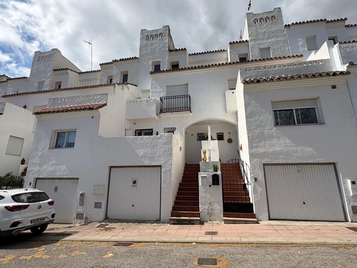 4 Zimmer Haus zu verkaufen in Estepona mit Garage - 470.000 € (Ref: 9823434)