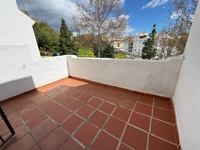4 Zimmer Haus zu verkaufen in Centro, Estepona mit Garage - 470.000 € (Ref: 9823434)