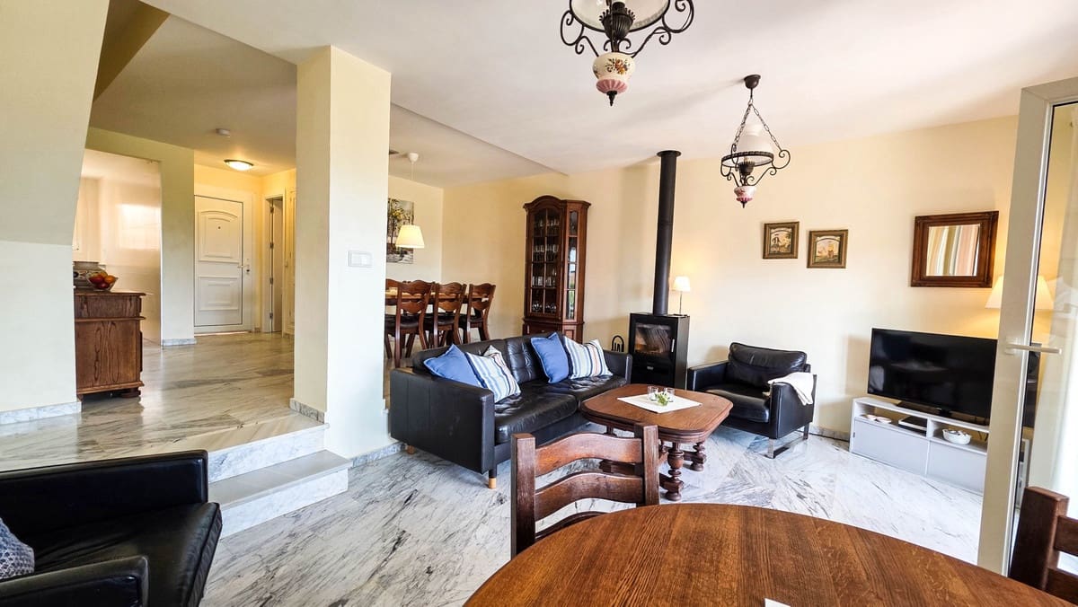 3 soveværelse Byhus til salg i Manilva med swimmingpool - € 549.000 (Ref: 9823435)