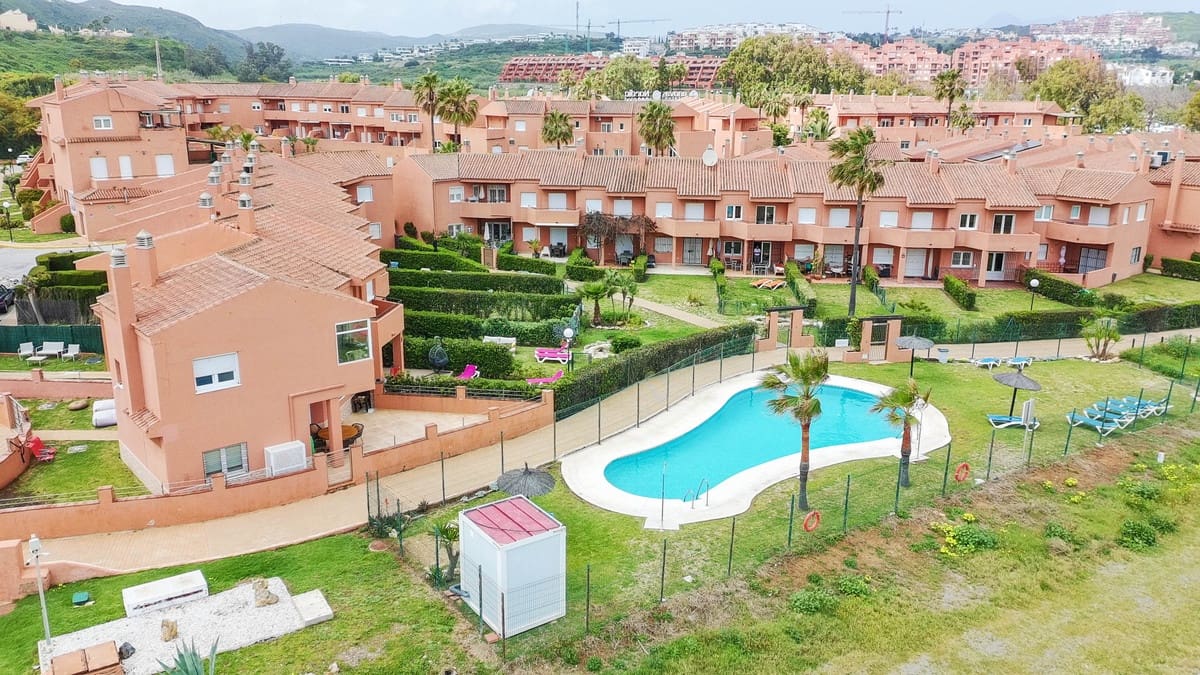 3 soveværelse Byhus til salg i Manilva med swimmingpool - € 549.000 (Ref: 9823435)