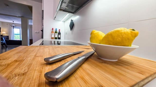 3 soverom Hus til salgs i Manilva Pueblo, Manilva med svømmebasseng - € 549 000 (Ref: 9823435)
