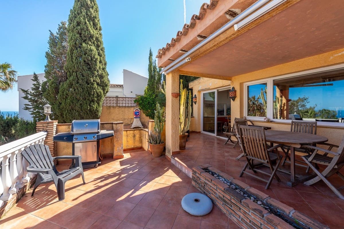 3 soveværelse Villa til salg i Benalmadena med swimmingpool - € 689.978 (Ref: 9823437)