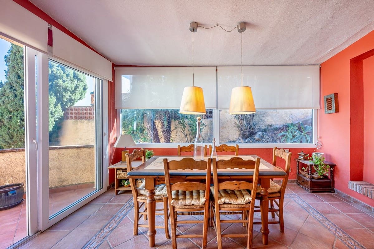 3 soveværelse Villa til salg i Benalmadena med swimmingpool - € 689.978 (Ref: 9823437)