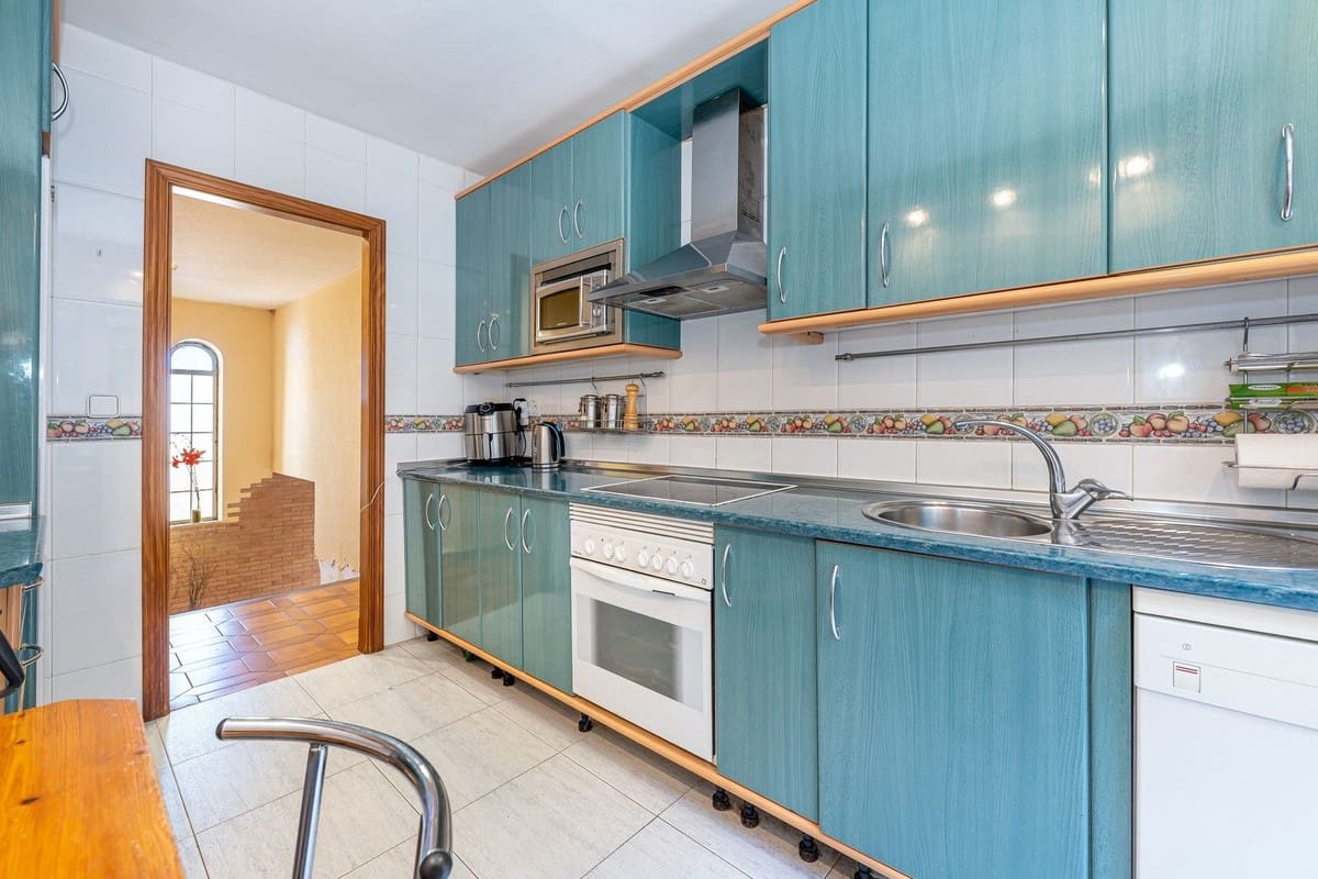 3 soveværelse Villa til salg i Benalmadena med swimmingpool - € 689.978 (Ref: 9823437)
