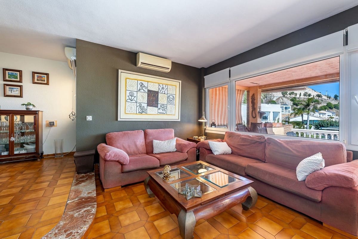 3 soveværelse Villa til salg i Benalmadena med swimmingpool - € 689.978 (Ref: 9823437)